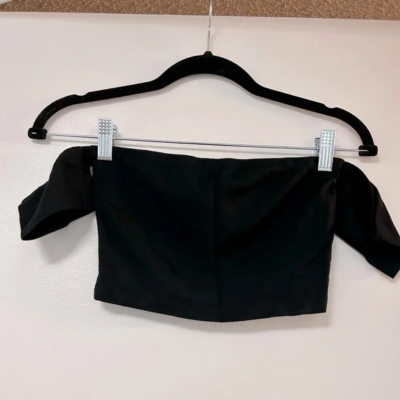 Forever 21 Tops Black Cropped Tubetop With Offtheshoulder Arm - Main Image
